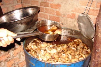 Mỡ bẩn “tàng hình” vào đồ ăn chế biến sẵn